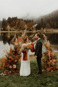 arche de mariage laïque devant le lac. Aline Mercier, AM-Weddings, wedding planner Genève, Geneva, Suisse, Switzerland