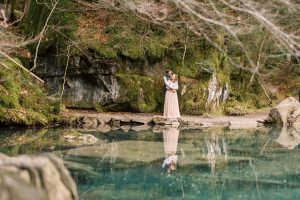 Couple hug for engagement session. Aline Mercier, AM-Weddings, wedding planner Genève, Geneva, Suisse, Switzerland