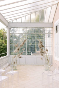 MailysFortunePhotography_AlineMercier_ChateaudeVoltaire_46w arche de mariage pampas