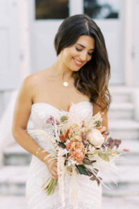 MailysFortunePhotography_AlineMercier_ChateaudeVoltaire_25w am-weddings- dried flower- bouquet fleurs séchées